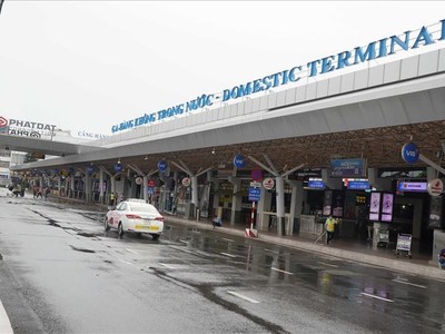 Cảng hàng không quốc tế Tân Sơn Nhất đầu mối giao thông hàng không lớn nhất nước vắng lặng trong những ngày đầu tháng 6/2021.