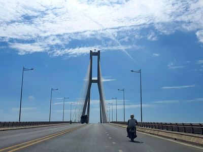 Cầu Nhật Lệ 2 bắc qua sông Nhật Lệ tại TP. Đồng Hới, Quảng Bình.