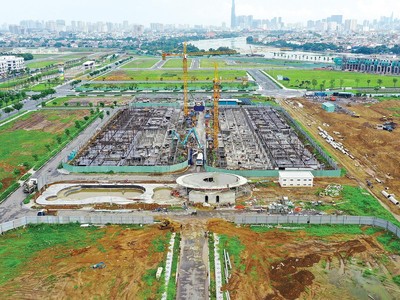 Các doanh nghiệp địa ốc đang ưu tiên đẩy nhanh tiến độ thi công và đảm bảo sức khỏe cho cán bộ, nhân viên hơn là triển khai bán hàng trong đợt dịch này. Ảnh: Trọng Tín