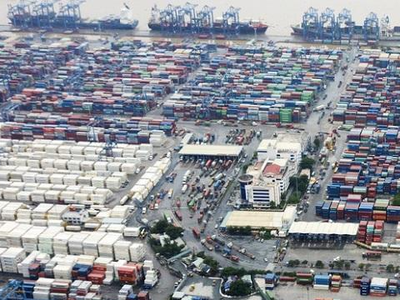 Thời gian thu phí hạ tầng cảng biển TP.HCM đang được đề nghị lùi đến ngày 1/10/2021. Trong ảnh: Cảng Cát Lái (TP.HCM) - ST