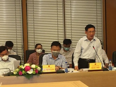 Bộ trưởng Bộ Tài chính Hồ Đức Phớc phát biểu tại phiên họp.