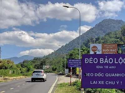 Quốc lộ 20 qua đèo Bảo Lộc. Ảnh: S.T 