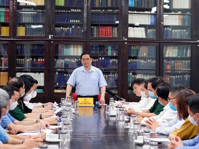 Thủ tướng Chính phủ Phạm Minh Chính yêu cầu chậm nhất tới tháng 6/2022 phải có vắc-xin sản xuất trong nước. Ảnh: Nhật Bắc