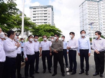 Thủ tướng Phạm Minh Chính dẫn đầu đoàn công tác của Chính phủ đi kiểm tra khu cách ly tại Ký túc xá ĐHQG TP.HCM