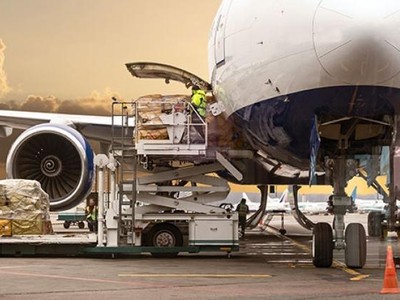 Tại Việt Nam hiện chưa có hãng hàng không vận chuyển hàng hóa chuyên biệt.