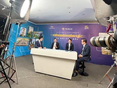 Một buổi livestream giới thiệu dự án tại Long An. Ảnh: Trọng Tín