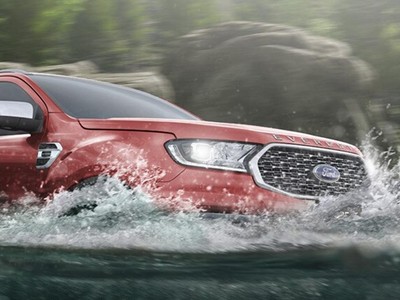 Với Ford Everest, bạn có thể lội qua vùng nước sâu tới 800mm khi tốc độ xe đạt mức 7 km/h