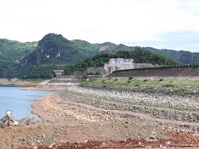 Hồ thuỷ điện Hoà Bình cách mực nước chết 5 mét. Ảnh chụp ngày 2/7/2021