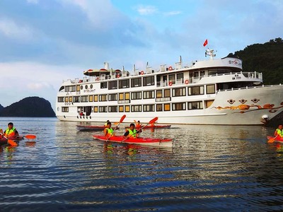 Dịch Covid-19 bùng phát khiến các doanh nghiệp du thuyền đứng trước nguy cơ phá sản.