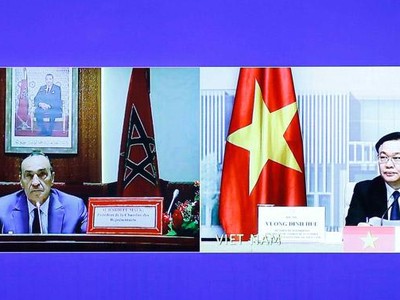 Chủ tịch Quốc hội Vương Đình Huệ đã có cuộc hội đàm trực tuyến với Chủ tịch Hạ viện Morocco Habib El Malki (Ảnh TTXVN).