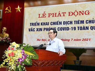 Thủ tướng Phạm Minh Chính phát động triển khai Chiến dịch tiêm chủng vaccine phòng chống Covid-19 trên toàn quốc. (Ảnh: Nhật Bắc)