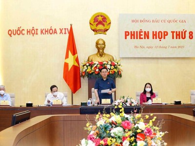 Chủ tịch Quốc hội, Chủ tịch Hội đồng Bầu cử quốc gia Vương Đình Huệ chủ trì phiên họp (Ảnh TTXVN).