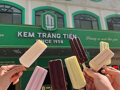Mở cửa sau 21 giờ, cửa hàng kem Tràng Tiền bị phạt 15 triệu đồng