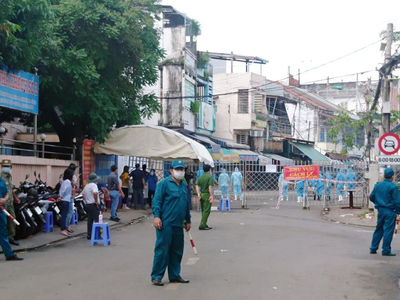 Cần Thơ đã tiến hành phong tỏa một phần khu vực 3 (phường Tân An, quận Ninh Kiều) sau khi phát hiện ca nghi nhiễm COVID-19 là một tiểu thương mua bán tại khu vực chợ Tân An