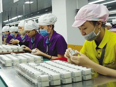 Một khó khăn lớn của nhiều doanh nghiệp FDI hiện nay là thiếu nhân công. Trong ảnh: Sản xuất tại Công ty Luxshare. Ảnh: Đ.T