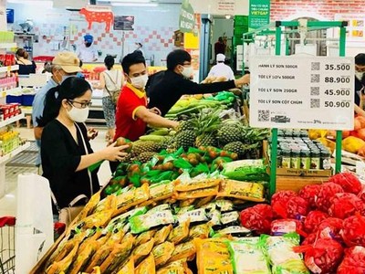 Thương mại trong nước tiếp tục là điểm tựa vững chắc cho hoạt động sản xuất.