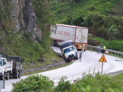 Một đoạn đèo Thung Khe, Quốc lộ 6.