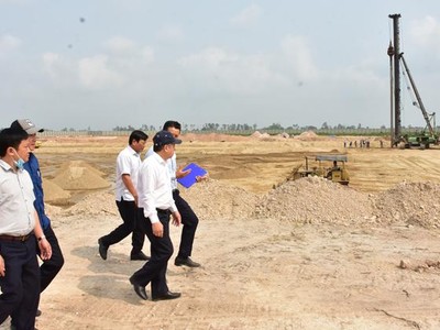 Phó Bí thư Thường trực Tỉnh ủy Thừa Thiên Huế Phan Ngọc Thọ trong một lần kiểm tra tiến độ thi công dự án.