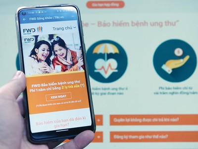 Nhiều doanh nghiệp bảo hiểm nhân thọ hợp tác với các nền tảng thương mại điện tử để mở rộng kênh bán hàng. Ảnh: Dũng Minh