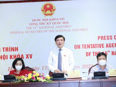 Tổng thư ký Quốc hội Bùi Văn Cường chủ trì họp báo (Ảnh Duy Linh).