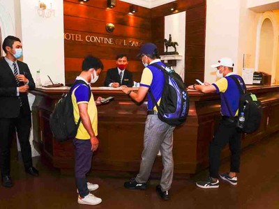 Nhân viên y tế tình nguyện đến nhận phòng tại khách sạn Continental Saigon vào đầu tháng 7/2021 (Ảnh: Saigontourist).