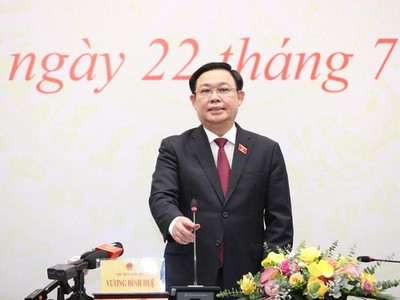 Chủ tịch Quốc hội Vương Đình Huệ chủ trì cuộc gặp mặt (Ảnh Duy Linh).