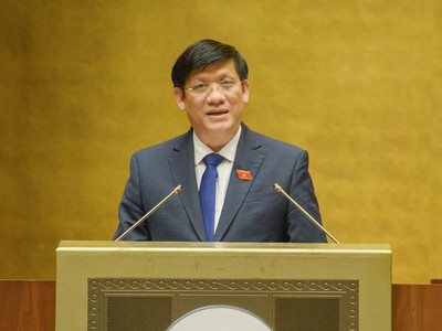 Bộ trưởng Bộ y tế Nguyễn Thanh Long đã ký báo cáo mới nhất của Chính phủ gửi Quốc hội về tình hình dịch bệnh, nhập, sản xuất, tiêm vắc xin phòng Covid-19
