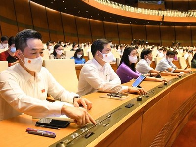 Kế hoạch tài chính quốc gia và vay, trả nợ công 5 năm giai đoạn 2021 - 2025 đã được Quốc hội bấm nút thông qua.