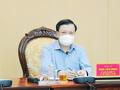 Bí thư Thành ủy Hà Nội Đinh Tiến Dũng.
