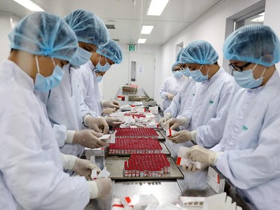 Tự sản xuất vắc-xin là chiến lược lâu dài trong phòng chống Covid-19