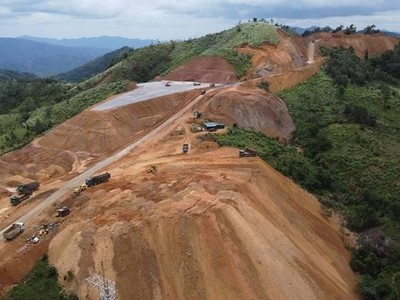 Thời gian qua, một số nhà đầu tư thi công dự án điện gió tại Quảng Trị đã tác động tiêu cực đến môi trường, nguy cơ xảy ra sạt lở rất lớn, ảnh hưởng trực tiếp đến đời sống và sản xuất của người dân, nhất là mùa mưa bão đang đến gần...