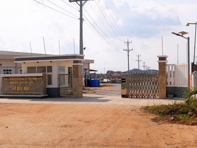 Nhà máy Điện mặt trời hồ Bầu Ngứ (huyện Thuận Nam, tỉnh Ninh Thuận) đã hòa lưới điện quốc gia từ tháng 6/2019.