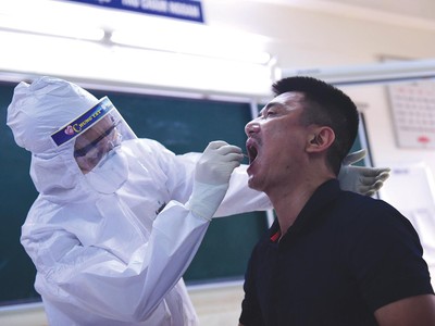 Kịp thời ứng phó với dịch bệnh giúp ngành bảo hiểm duy trì đà tăng trưởng cao. Ảnh : Dũng Minh