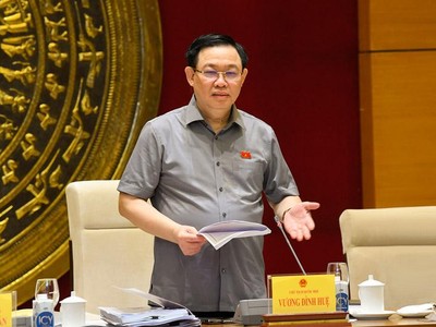 Chủ tịch Quốc hội Vương Đình Huệ chủ trì phiên họp - (Ảnh Quochoi.vn).