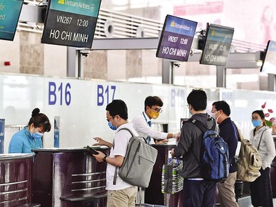 Việt Nam có thể nghiên cứu mở cửa lại nền kinh tế với việc áp dụng “hộ chiếu vắc-xin”.