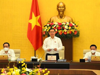 Chủ tịch Quốc hội Vương Đình Huệ phát biểu khai mạc phiên họp.