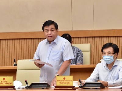 Bộ trưởng Bộ Kế hoạch và Đầu tư Nguyễn Chí Dũng báo cáo về tình hình triển khai Luật Quy hoạch - Ảnh VGP