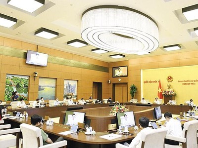 Kỳ họp thứ 2, Quốc hội khóa XV sẽ xem xét, thông qua nhiều dự án luật quan trọng. Trong ảnh: Ủy ban Thường vụ Quốc hội họp bàn chuẩn bị kỳ họp thứ 2.