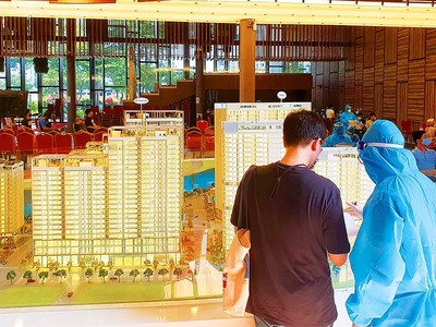 Dù Covid-19 còn diễn biến phức tạp nhưng giá bất động sản tại TP.HCM và một số địa phương lân cận vẫn tăng. Ảnh: Lê Toàn