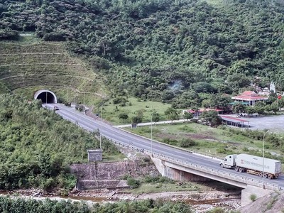 Hầm đường bộ Đèo Ngang, một nút cổ chai trên tuyến Quốc lộ 1A