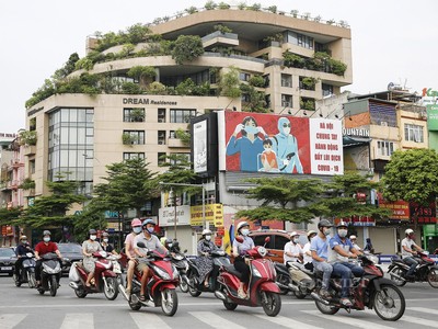 Thu nhập bị ảnh hưởng bởi dịch Covid-19 khiến nhiều người khó có khả năng trả nợ ngân hàng đúng hạn