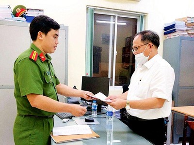 Ông Tất Thành Cang nhận quyết định khởi tố, bắt tạm giam năm 2020.