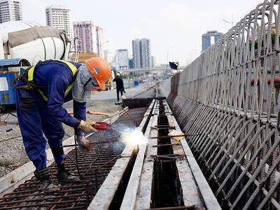 Thi công đường Vành đai 3 đoạn Mai Dịch - Thăng Long (Hà Nội). Ảnh: Đức Thanh