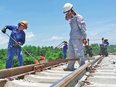 4 dự án cải tạo, nâng cấp các công trình thiết yếu trên tuyến đường sắt Bắc - Nam trị giá 7.000 tỉ đồng được Bộ GTVT khởi công vào tháng 5/2020 và hoàn thành vào cuối năm 2021.