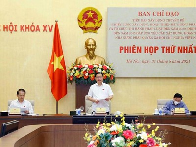 Chủ tịch Quốc hội Vương Đình Huệ chủ trì phiên họp - (Ảnh: TTXVN) 