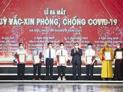 Hơn 8.600 tỷ đồng được ủng hộ vào Quỹ Vắc-xin phòng Covid -19 đã phản ánh tinh thần đoàn kết, sự đồng thuận xã hội và sức mạnh toàn dân trước những thách thức lớn. Ảnh: Quang Vinh 