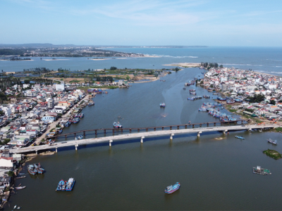 Cầu An Phú có tổng mức đầu tư 169 tỷ đồng, từ nguồn vốn ngân sách tỉnh 80%, vốn ngân sách thành phố 20%. Thời gian thực hiện từ năm 2017 – 2021. Công trình cầu An Phú do Công ty Cổ phần Tư vấn xây dựng 533 tư vấn thiết kế; nhà thầu thi công xây dựng là Liên danh Công ty TNHH Xây dựng Đồng Khánh và Công ty Cổ phần Đầu tư phát triển hạ tầng Lũng Lô 251.