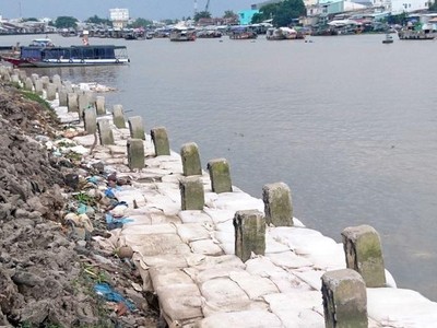 Công trình Kè bờ sông Cần Thơ - Ứng phó biến đổi khí hậu TP. Cần Thơ đang thi công