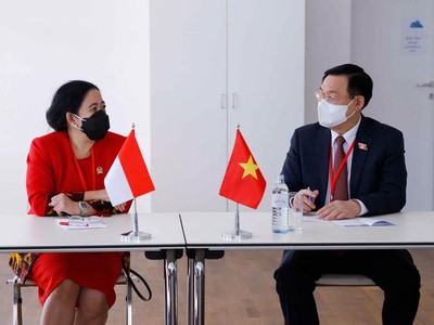 Chủ tịch Quốc hội Vương Đình Huệ hội kiến với Chủ tịch Hạ viện Indonesia Puan Maharani.