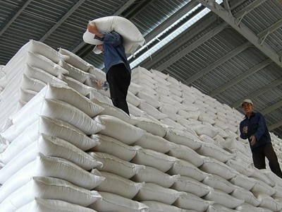 Uỷ ban Thường vụ Quốc hội đồng ý sử dụng 2.199 tỷ đồng mua bù 172.889,47 tấn gạo dự trữ quốc gia đưa vào dự trữ quốc gia theo đề xuất của Chính phủ (Ảnh minh hoạ) 